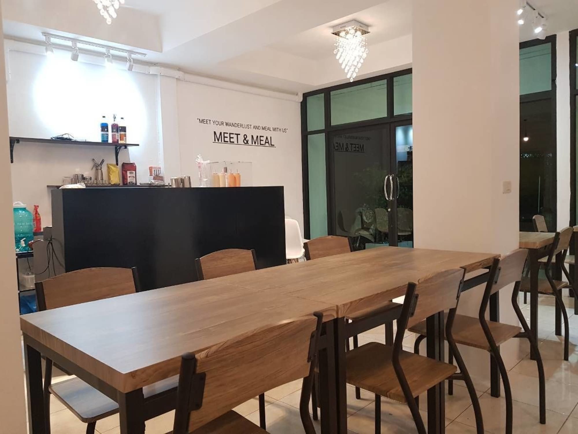 Хостел Meet & Meal Бангкок Экстерьер фото